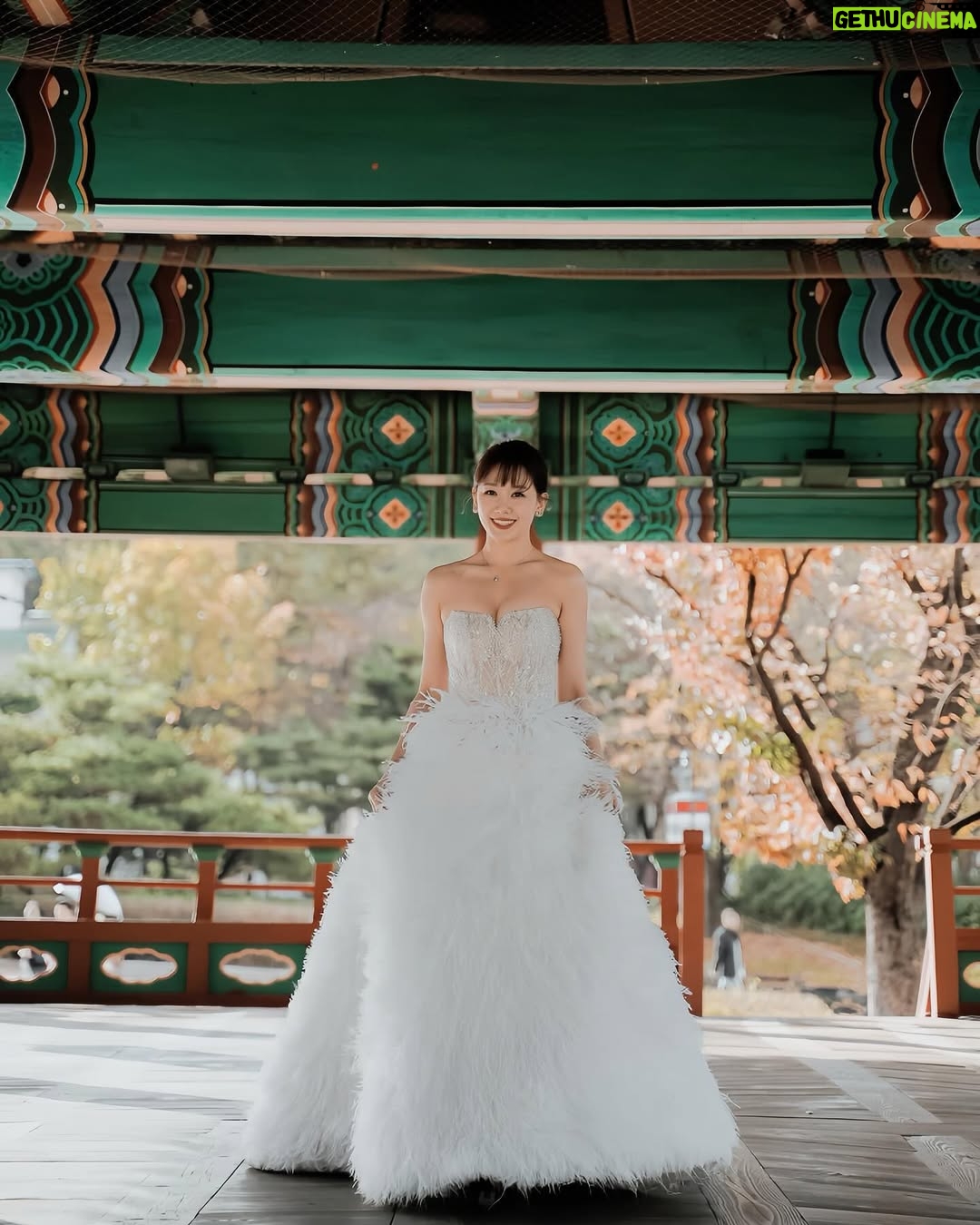 Hari Won - 27.8K Likes - E thành cô dâu❤️
Chú rể phải chạy qua HQ kiếm e 🤣

Cảm ơn a @lethanhhoa_official @_lethanhhoa_ , a Phúc giao e làm những việc e chưa từng làm❤️

옷이 날개다🦋

#hariwon