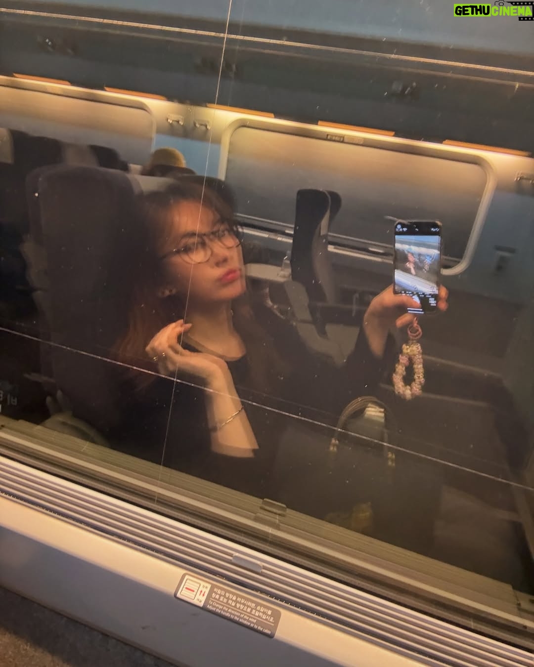 Hari Won - 12.5K Likes - 느낌있게 🚅📸

Cách chụp hình Zen Z🤭

#hariwon