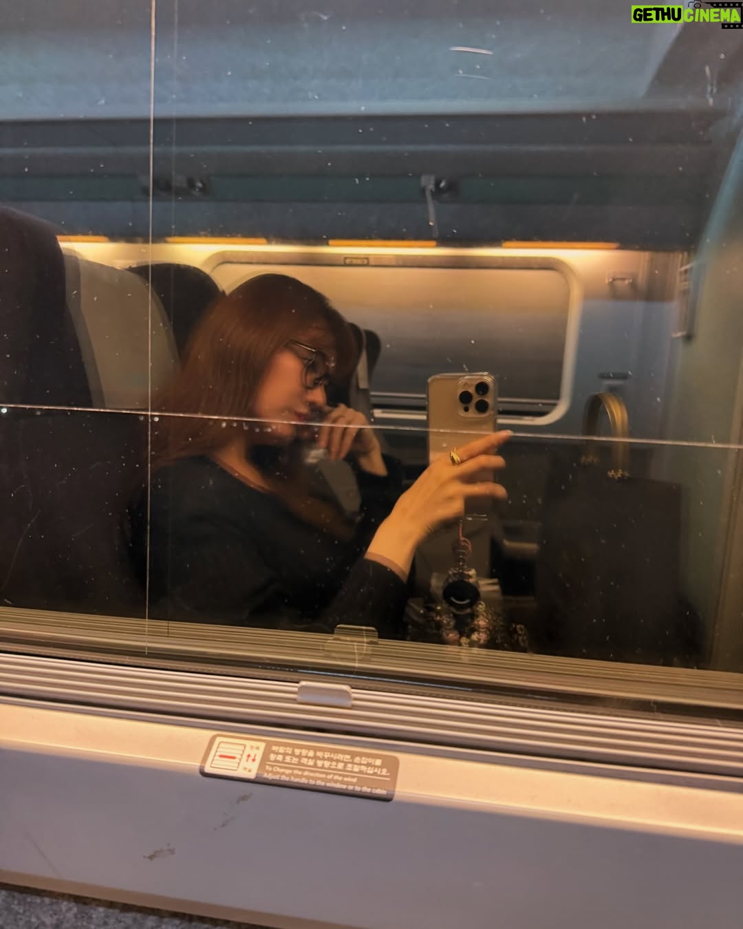 Hari Won - 12.5K Likes - 느낌있게 🚅📸

Cách chụp hình Zen Z🤭

#hariwon