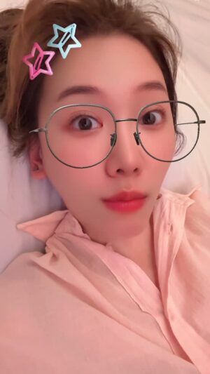 Hari Won Instagram - 요즘 베트남 인기동영상 ㅋㅋㅋ
Kệ mình nhắm mắt yêu luôn!
그러던지 말던지 난 그냥 사랑할거야!
#hariwon