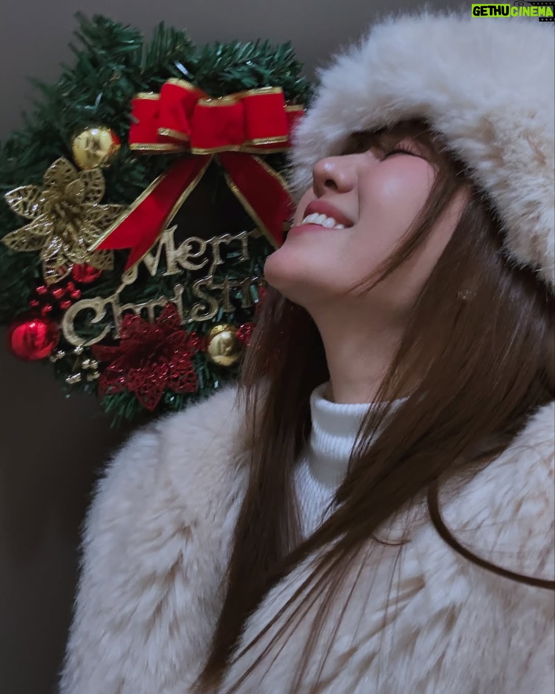 Hari Won - 18K Likes - Chúc mừng giáng sinh vui vẻ hén😘
즐거운 성탄절 되세요🎄

@hming_style 헤메어쩔👍🏻

#메리크리스마스 
#merrychristmas