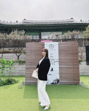 Hari Won Instagram - 오늘 #Trungnguyen #쭝웬 #쭝웬레전드 #G7 #대표사무소 오픈 행사 다녀왔어요☕️
Hnay Hari đã tham dự sự kiện của Trung Nguyên tại HQ.
Rất nhiều ng HQ biết đến cafe G7.
Mong cafe Việt Nam dc rất nhiều người yêu thích❤️
Ri sẽ up vlog tiếp àh nha~~
#hariwon
