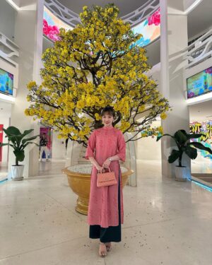 Hari Won Instagram - 다들 새해 복 많이 받으세요🥰
Chúc mừng năm mới cả nhà ❤️
2023년 모두 복터지시길❤️
#hariwon #aosai #아오자이
👗xeoxo
