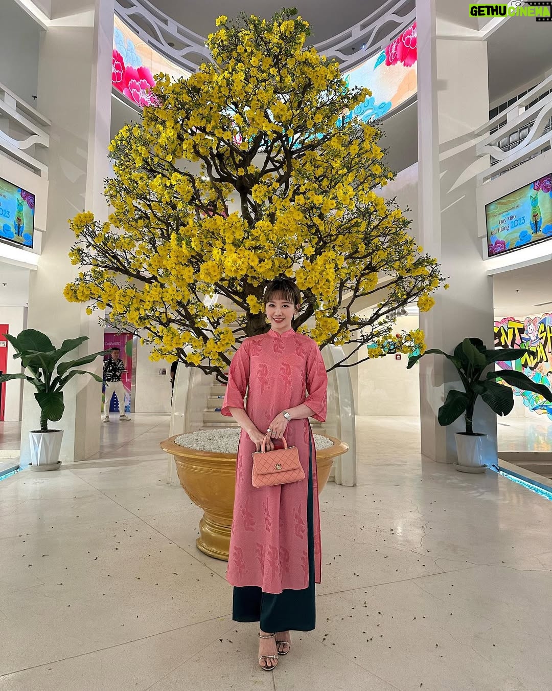 Hari Won - 26K Likes - 다들 새해 복 많이 받으세요🥰
Chúc mừng năm mới cả nhà ❤️
2023년 모두 복터지시길❤️

#hariwon #aosai #아오자이 
👗xeoxo