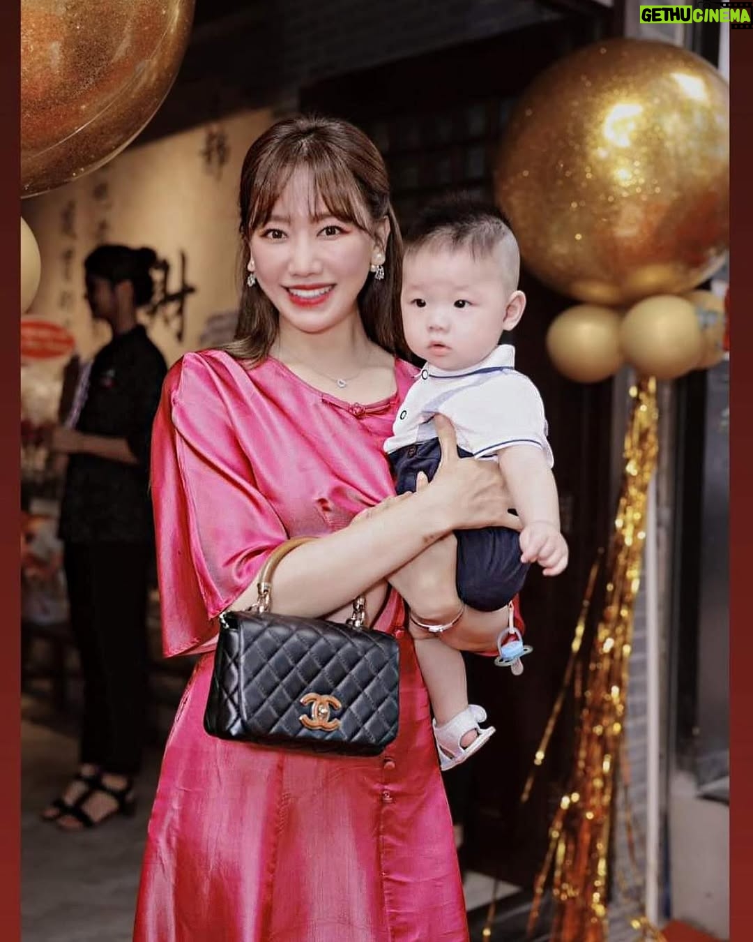 Hari Won - 14.1K Likes - 시누이 아들!!!
내 아들램 하고싶당 ㅠㅠ

Tự dưng muốn có con ghê 🤣
Nhớ nhóc dễ sợ !!

#amakitchen #hariwon
