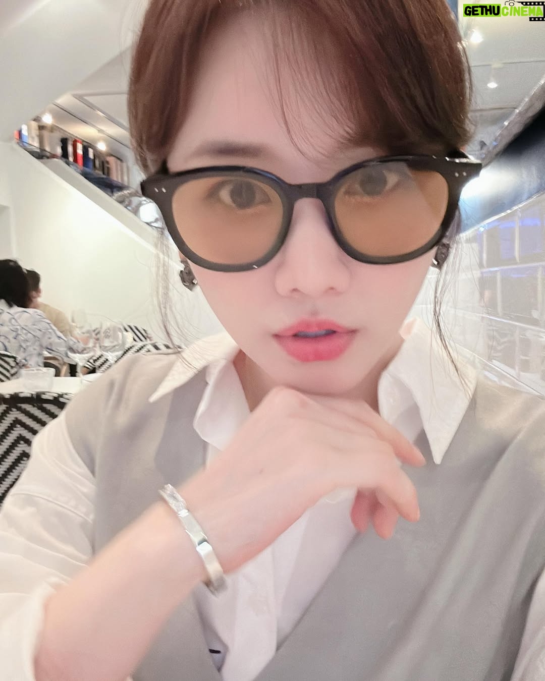 Hari Won - 13.7K Likes - 🥰hãy thương e!!

#hariwon