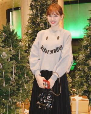 Hari Won Instagram - Giáng sinh mình chưa hết❤️
나는 아직도 크리스마스❤️
Mọi ng thì sao? Kkk