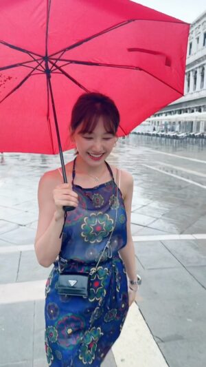 Hari Won Instagram - #venice #venezia 너무 좋더라 😄
비록 비가 #주룩주룩 오는 #유럽여행 이었지만
#깊은 #여운 #남는 #여행
Siêu đẹp nha. Phải đi du lịch!!!!
Có ng hướng dẫn và kể lịch sử và môi trường, văn hoá.
Nghe siêu hay 👍🏻
Tự nhiên nạp thêm kiến thức!
#hariwon
@ouwr.kr