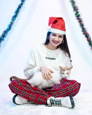 Harshaali Malhotra Instagram - Spark and Shine ✨ It's Christmastime🎅🎄
.
.
📸: @chakliproduction
.
.
#christmasvibes #funtimes #besttimeoftheyear #december #newyear #loveforchristmas #pictureperfect #harshaalimalhotra