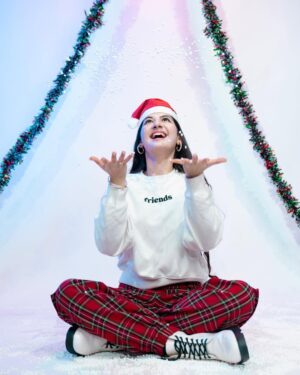 Harshaali Malhotra Instagram - Spark and Shine ✨ It's Christmastime🎅🎄
.
.
📸: @chakliproduction
.
.
#christmasvibes #funtimes #besttimeoftheyear #december #newyear #loveforchristmas #pictureperfect #harshaalimalhotra