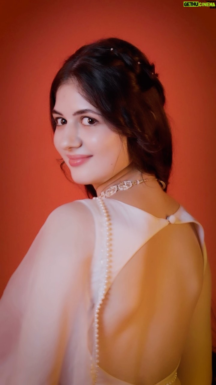 Harshaali Malhotra - 442.9K Likes - Rani vibes on my farewell day👸💅
Cheers to new beginnings! ✨
.
.
🎥: @chakliproduction
Outfit courtesy: @Meghstudio
Nails : @Nailmerakibykhushi
.
.
#ranivibes #queen #farewell #farewellday #look #style #pose #reelitfeelit #harshaalimalhotra