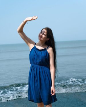 Harshaali Malhotra Instagram - Beach days & sun rays
.
.
📸: @chakliproduction
.
.
#beachdays #sunrays #sunshine #harshaalimalhotra #beach #sea #beachvibes