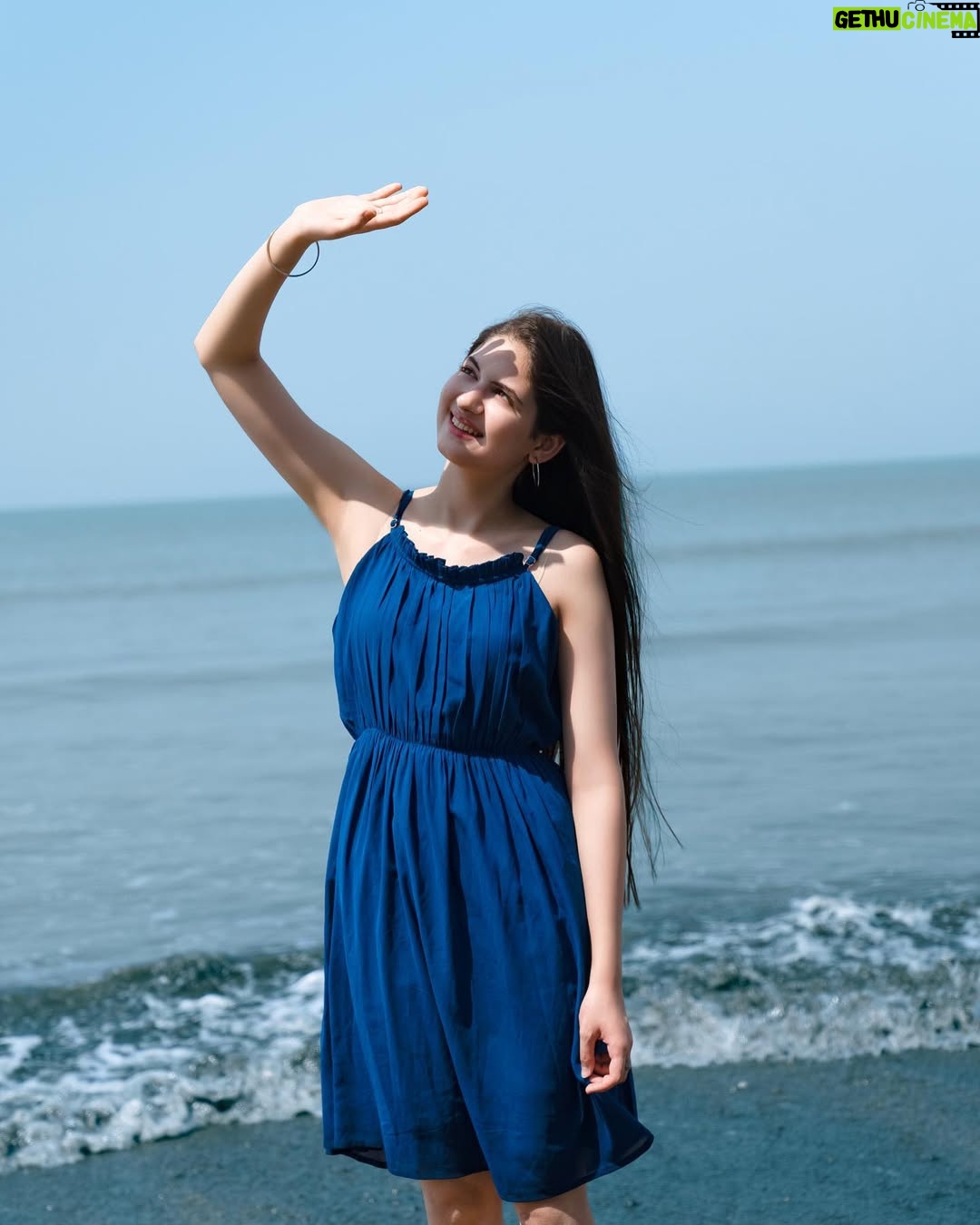 Harshaali Malhotra - 285.7K Likes - Beach days & sun rays
.
.
📸: @chakliproduction
.
.
#beachdays #sunrays #sunshine #harshaalimalhotra #beach #sea #beachvibes