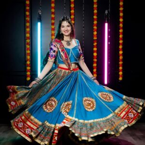 Harshaali Malhotra Instagram - In a world full of trends,I choose tradition💃🏻✨
.
.
📸: @chakliproduction
Outfit courtesy: @rishh_designs
.
.
#navratri #garba #festival #festivevibe #colourful #harshaalimalhotra #trending #pictureperfect #garbaoutfit #shinebright #indianwear #instapost