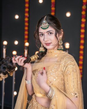 Harshaali Malhotra Instagram - Dolled up Desi ˚🪷🪞🦢⋆。˚
.
.
.
Edited at:- @blivestudio.in
#harshaalimalhotra #harshaali #dolledup #traditional #golden #funmood #ethnic #desi #ootd