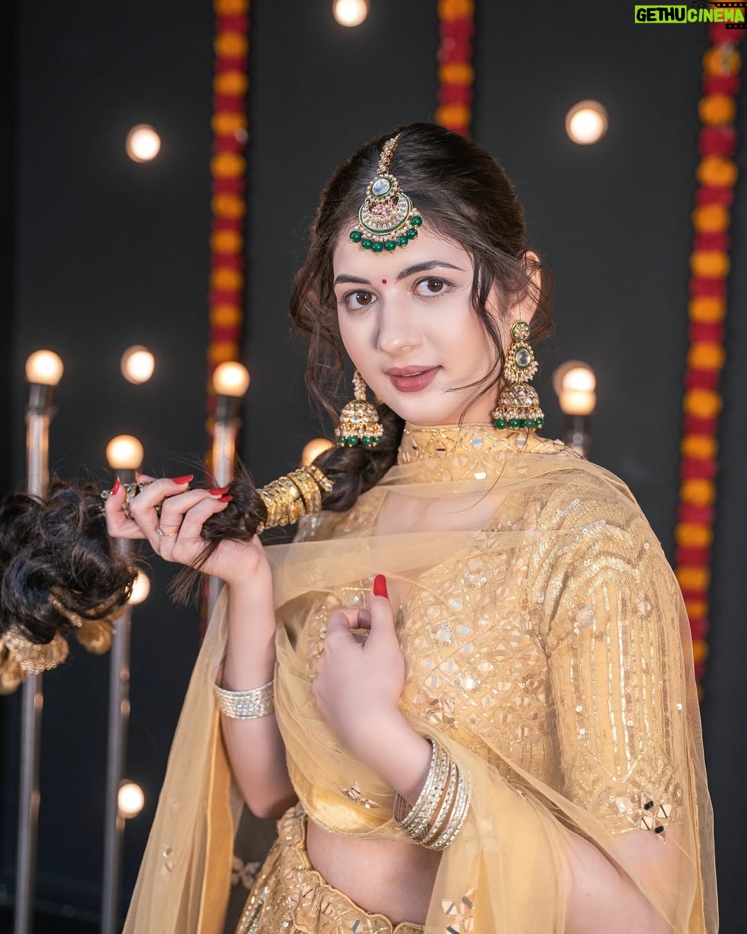 Harshaali Malhotra - 605.5K Likes - Dolled up Desi ˚🪷🪞🦢⋆｡˚
.
.
.

Edited at:- @blivestudio.in 

#harshaalimalhotra #harshaali #dolledup #traditional #golden #funmood #ethnic #desi #ootd