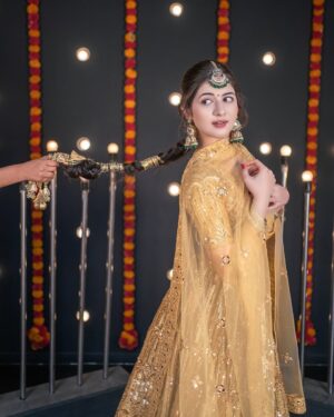 Harshaali Malhotra Instagram - Dolled up Desi ˚🪷🪞🦢⋆。˚
.
.
.
Edited at:- @blivestudio.in
#harshaalimalhotra #harshaali #dolledup #traditional #golden #funmood #ethnic #desi #ootd