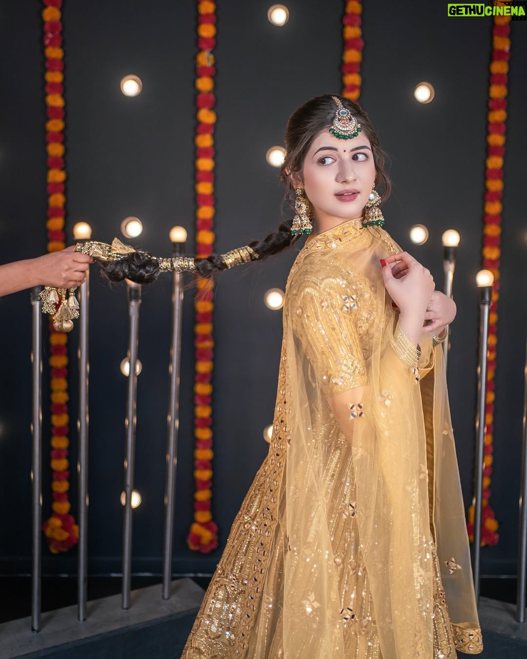 Harshaali Malhotra - 605.5K Likes - Dolled up Desi ˚🪷🪞🦢⋆｡˚
.
.
.

Edited at:- @blivestudio.in 

#harshaalimalhotra #harshaali #dolledup #traditional #golden #funmood #ethnic #desi #ootd