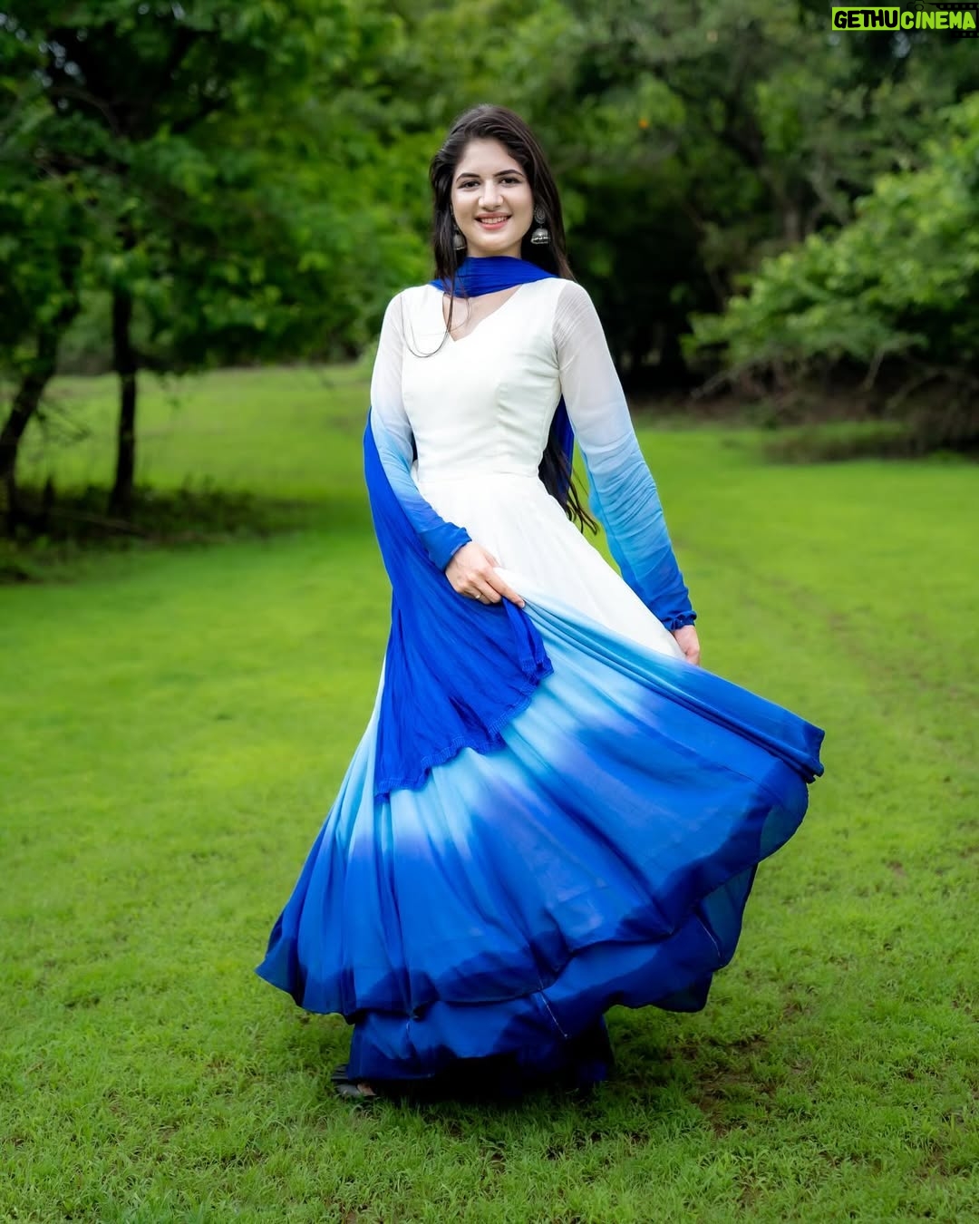 Harshaali Malhotra - 326.7K Likes - Rainy weather, happy heart …
.
.
.
📸 : @chakliproduction 
Outfit : @thecostumebazaar
.

#weather #enjoy #monsoon #happy #explore #harshaalimalhotra