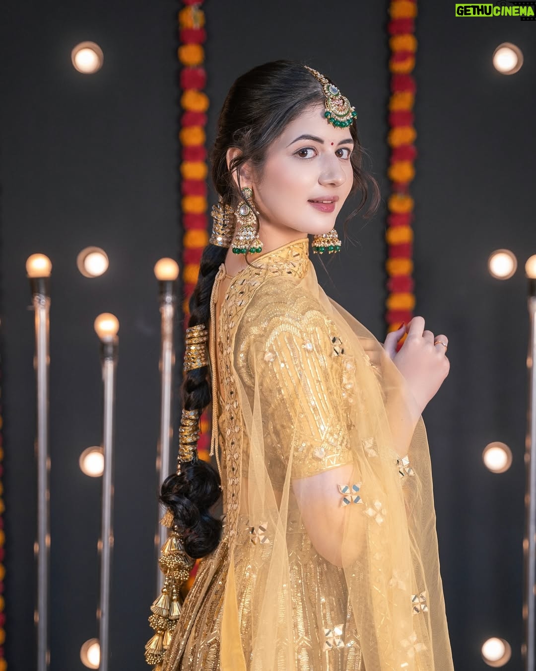 Harshaali Malhotra - 605.5K Likes - Dolled up Desi ˚🪷🪞🦢⋆｡˚
.
.
.

Edited at:- @blivestudio.in 

#harshaalimalhotra #harshaali #dolledup #traditional #golden #funmood #ethnic #desi #ootd
