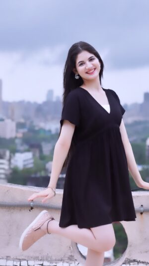 Harshaali Malhotra Instagram - Mood: Complicated (because one mood just isn’t enough)🤪
.
.
.
🎥: @chakliproduction
#nadaaniyan #trending #explore #reelitfeelit #fun #cute #differentmood #harshaalimalhotra