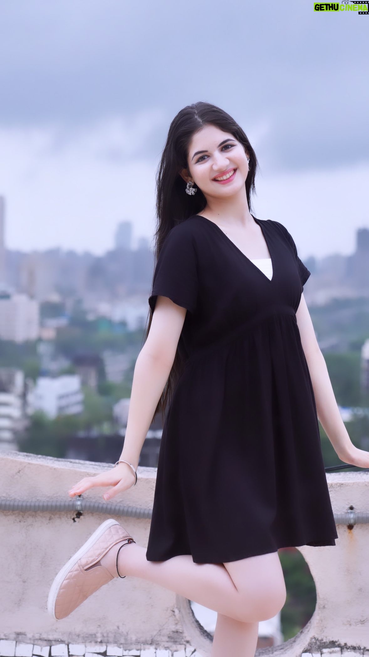 Harshaali Malhotra - 883.2K Likes - Mood: Complicated (because one mood just isn’t enough)🤪
.
.
.
🎥: @chakliproduction 
#nadaaniyan #trending #explore #reelitfeelit #fun #cute #differentmood #harshaalimalhotra