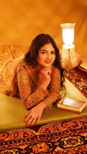 Harshaali Malhotra Instagram - Ek Baar Dekh Lijiye😌👑
Outfit Courtesy: @roopkalaheritage
Jewellery by: @ashok17_weddingrentaljewellery
#ekbaardekhlijiye #reelitfeelit #harshaalimalhotra #heeramandi #bhansaliproductions #sanjayleelabhansali #netflix #alamzeb #heeramandionnetflix