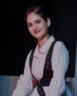 Harshaali Malhotra Instagram - Out of 10 I will give her 10 🙈♥️
.
.
#unstoppable #powerful #beautiful #look #strong #harshaalimalhotra #pictureperfect #loveyourself