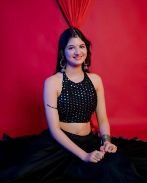 Harshaali Malhotra Instagram - I got that desi feeling!
.
.
📸: @chakliproduction
Outfit: @thecostumebazaar
.
.
#indian #outfit #desi #selflove #harshaalimalhotra #pictureperfect #loveyourself #desilook #beautiful