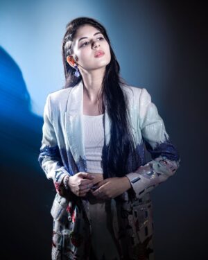 Harshaali Malhotra Instagram - Just me, my mic, and my vibe 💖
.
.
.
Shot at : @blivestudio.in
Shot by : @drkpictures_
Edited by:- @kunal_khavadiya_
Styled by - @stylemeupwith_ruchii
Styling team- stylebyrahulchaudhary
Outfit - @missmomo.in
Jewellery - @the_jewel_gallery
Hmu:- @amrink969
#harshaali #harshaalimalhotra #poseperfect #lightcameraaction