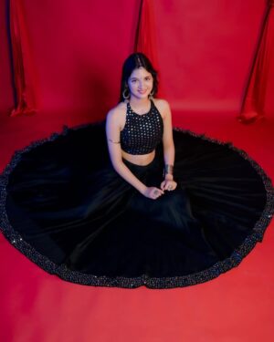 Harshaali Malhotra Instagram - I got that desi feeling!
.
.
📸: @chakliproduction
Outfit: @thecostumebazaar
.
.
#indian #outfit #desi #selflove #harshaalimalhotra #pictureperfect #loveyourself #desilook #beautiful