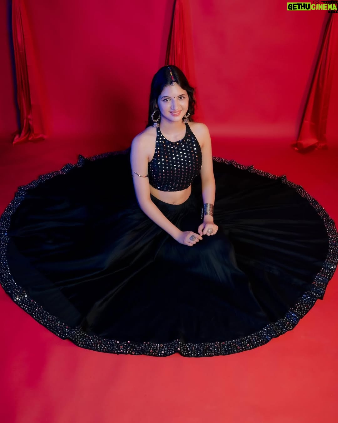Harshaali Malhotra - 292.6K Likes - I got that desi feeling! 
.
.
📸: @chakliproduction 
Outfit: @thecostumebazaar 
.
.
#indian #outfit #desi #selflove #harshaalimalhotra #pictureperfect #loveyourself #desilook #beautiful