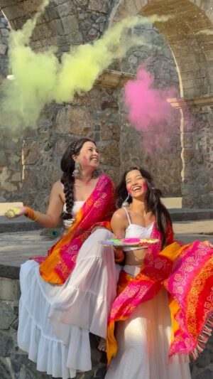 Harshita Karma Instagram - रंग देना ✨🕊️
( holi, holi transition, indian, rang de, o rangrez, bollywood, colours white lehenga )