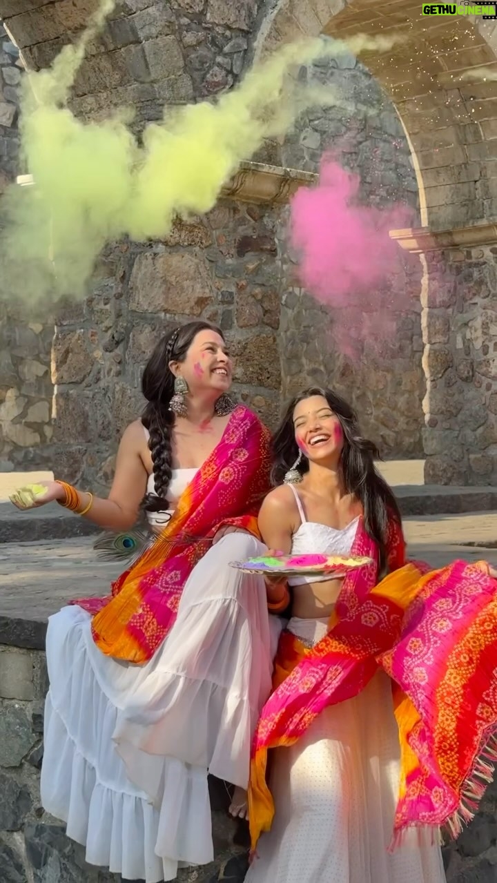 Harshita Karma - 197.2K Likes - रंग देना ✨🕊️

( holi, holi transition, indian, rang de, o rangrez, bollywood, colours white lehenga )