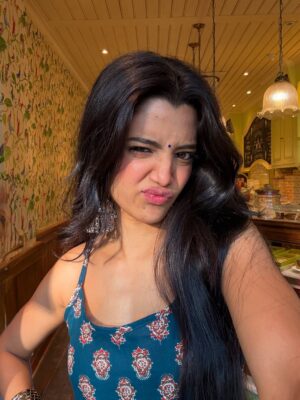 Harshita Karma Instagram - Dilli 💙
( Delhi, delhi aesthetic, faqir chand, book store, kurti aesthetic )