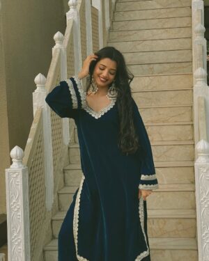 Harshita Karma Instagram - No better song for this fit 💙✨
Wearing @laevachi
Location @hotelgautam_lon_goa_mwr