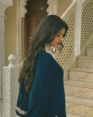 Harshita Karma Instagram - No better song for this fit 💙✨
Wearing @laevachi
Location @hotelgautam_lon_goa_mwr