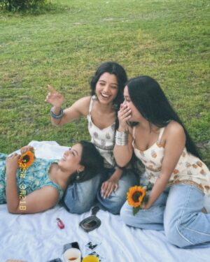 Harshita Karma Instagram - देसी picnic 🌻💕