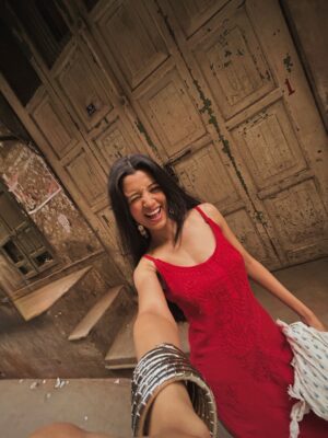 Harshita Karma Instagram - तुझसे मिलना पुरानी Dilli में ♥️
.
.
(Delhi, puarni dilli, purani delhi, delhi aesthetics, vintage, delhi outfit inspo, aesthetics, Indian aesthetics, edits )
