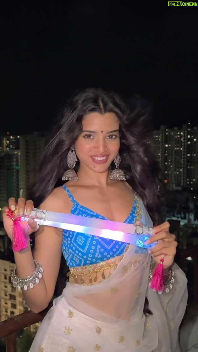 Harshita Karma - 48.5K Likes - Love my electric dandiya 💃🪩
.
Vc @himanshikarmaa
Audio @djamsal