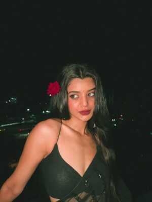 Harshita Karma Instagram - Aagyi aage main jahan se! 🥀
.
Edits @saetenation
Pc @himanshikarmaa