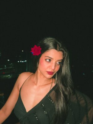 Harshita Karma Instagram - Aagyi aage main jahan se! 🥀
.
Edits @saetenation
Pc @himanshikarmaa
