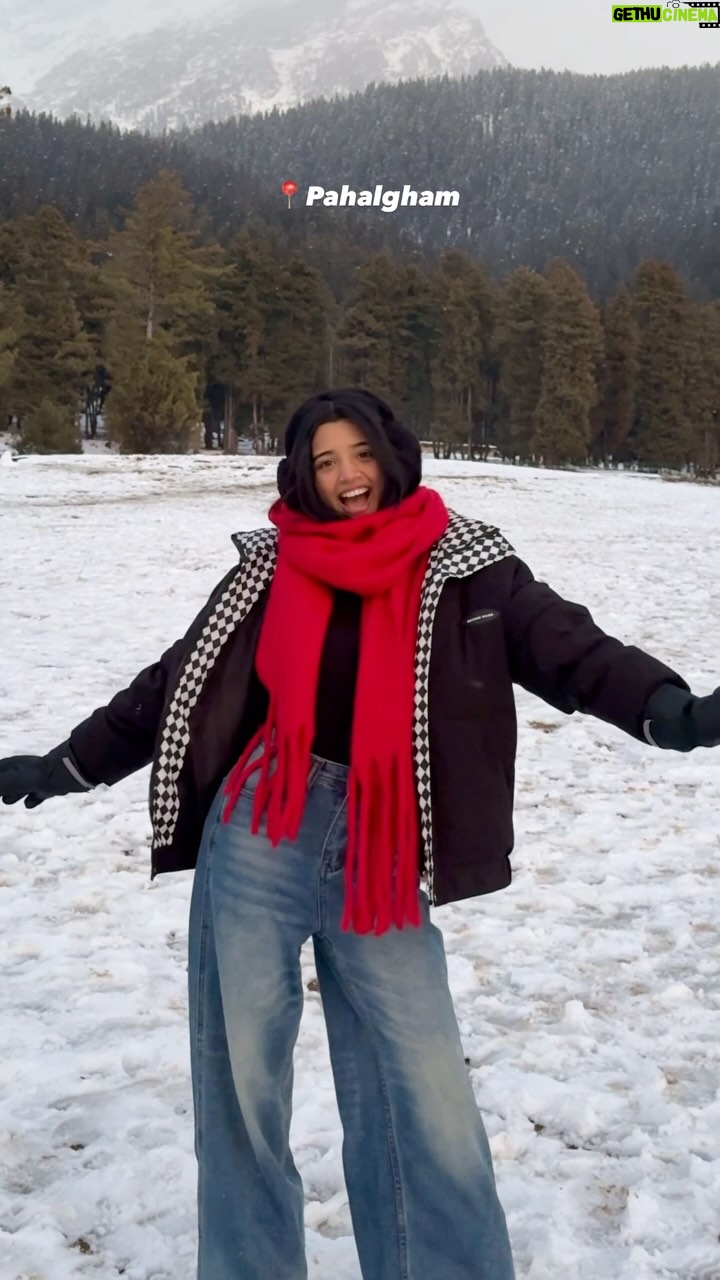 Harshita Karma - 182.6K Likes - Choose Your Favourite! ❤️

3rd and 5th look - @savana 
.
( outfits i wore in Kashmir, gulmarg, sonmarg, pahalgham,dudhpatri, dal lake, winter outfits, srinagar, harshita karma, savana)