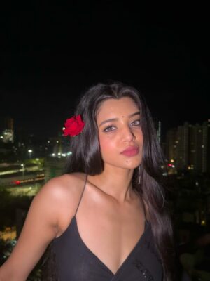 Harshita Karma Instagram - Aagyi aage main jahan se! 🥀
.
Edits @saetenation
Pc @himanshikarmaa