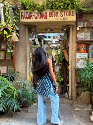 Harshita Karma Instagram - Dilli 💙
( Delhi, delhi aesthetic, faqir chand, book store, kurti aesthetic )