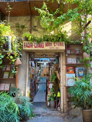 Harshita Karma Instagram - Dilli 💙
( Delhi, delhi aesthetic, faqir chand, book store, kurti aesthetic )