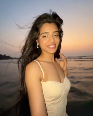 Harshita Karma Instagram - Choose your favourite picture! 🤍✨
.
Wearing @savana ( use my coupon code harshita21 to get extra discount ✨)