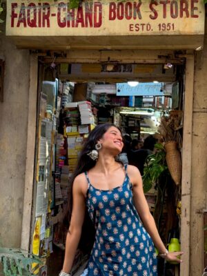 Harshita Karma Instagram - Dilli 💙
( Delhi, delhi aesthetic, faqir chand, book store, kurti aesthetic )