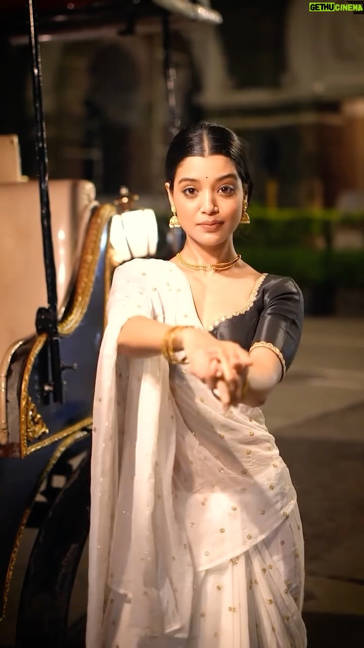 Harshita Karma - 104.3K Likes - Bolo Haan Ke Haan? 🤍✨
I knew I had to recreate this the day i saw @sharvari in Maharaj and I’m so proud of it. We shot this till 2AM & It took alot of effort from my parents & sister (my team) and ofc @sarthak.films who did this incredible shoot ❤️✨ 
.
(haan ke haan, maharaj, netflix, sharvari, bollywood, mumbai, indian, yash raj films, haan ki haan)