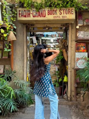 Harshita Karma Instagram - Dilli 💙
( Delhi, delhi aesthetic, faqir chand, book store, kurti aesthetic )